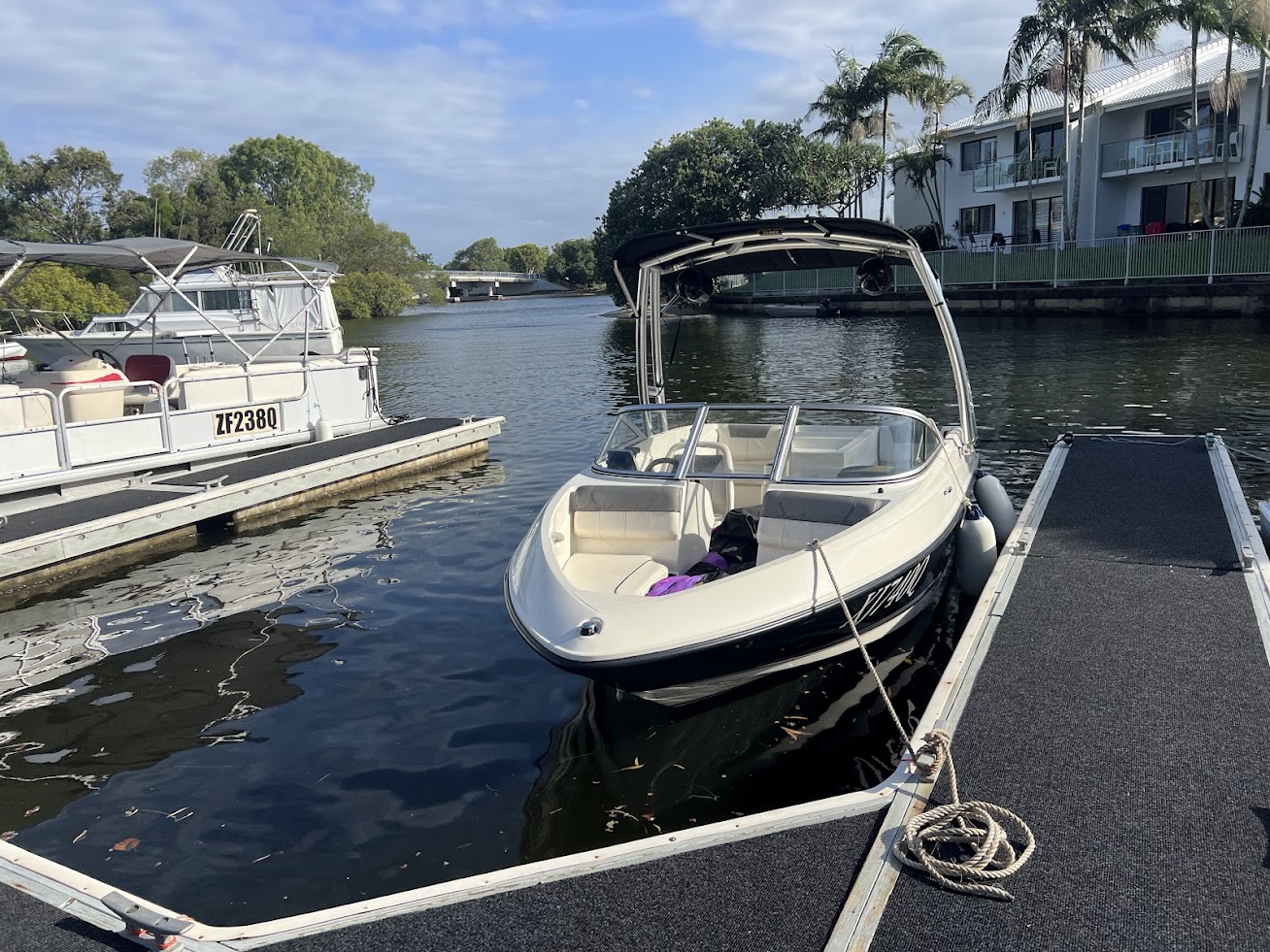 Bayliner 175 on water activity